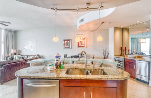 Orange Beach East Condo | Waterfront condo near beach with wet bar & shared indoor pool & hot tub