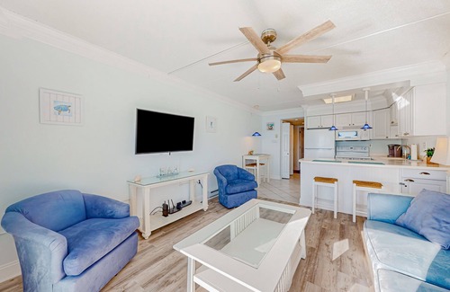 North Ocean City Condo | Waterfront condo near the beach with bay view, pool, tennis, & balcony