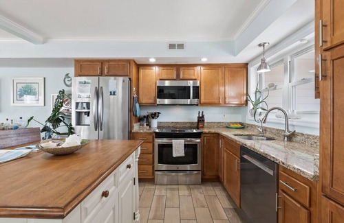 North Carolina Coast House | Waterfront Condo: Rosé All Day with Sunset Views