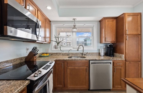North Carolina Coast House | Waterfront Condo: Rosé All Day with Sunset Views