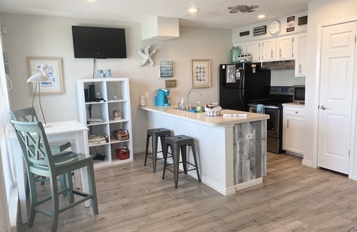 Corpus Christi Condo | Waterfront condo with private deck