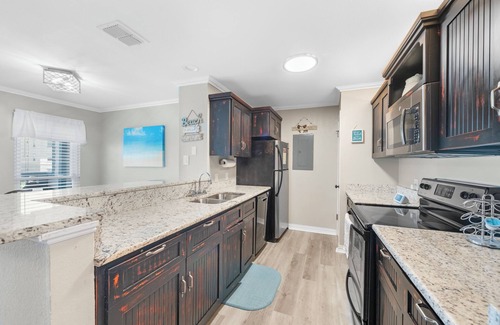 Corpus Christi Condo | Waterfront Condo with Canal Views, Pool, Hot Tub & Private Balcony