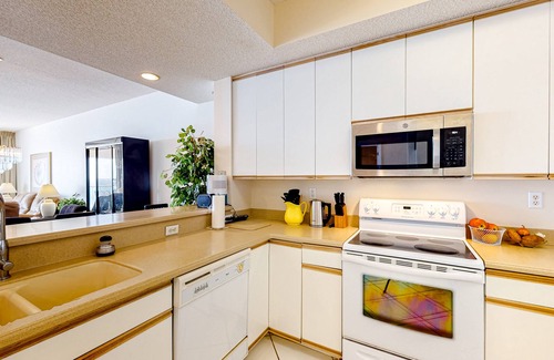 Navarre Beach Condo | Waterfront Condo with Central AC, Washer/Dryer & Shared Pool - Snowbird-Friendly