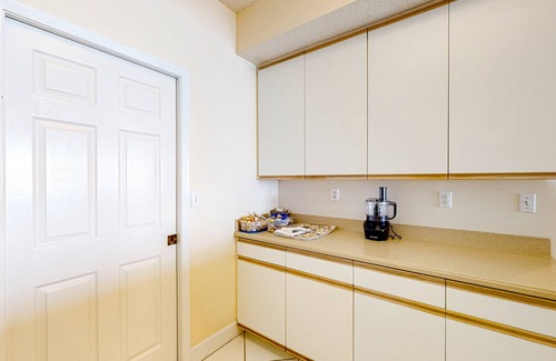 Navarre Beach Condo | Waterfront Condo with Central AC, Washer/Dryer & Shared Pool - Snowbird-Friendly