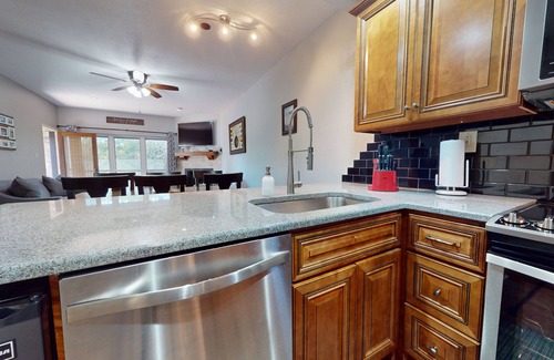 New Braunfels Condo | Waterfront Condo on the Comal River- CW B212 : Free Tubes with Rental!