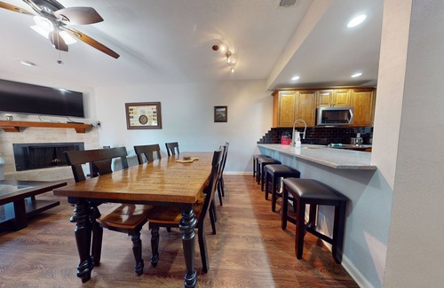 New Braunfels Condo | Waterfront Condo on the Comal River- CW B212 : Free Tubes with Rental!