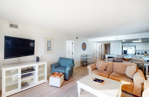 North Ocean City Condo | Waterfront Condo w/Private Balcony, W/D, Shared Outdoor Pool & Kiddie Pool, A/C