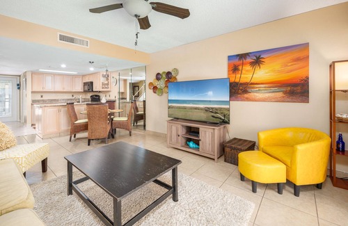 Crescent Beach Condo | Waterfront Condo with Pool, Balcony and Dock
