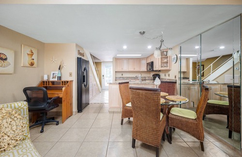 Crescent Beach Condo | Waterfront Condo with Pool, Balcony and Dock