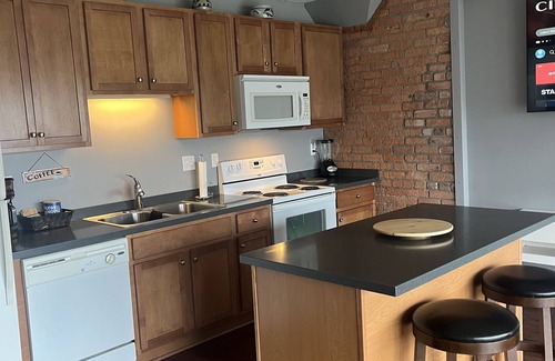 Sandusky Condo | Waterfront Condo with great views of Sandusky Bay & Cedar Point Amusement Park