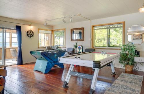 Barview House | Waterfront Coos Bay Retreat with Kayaks!