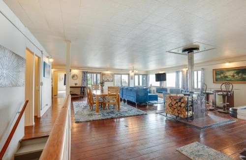 Barview House | Waterfront Coos Bay Retreat with Kayaks!