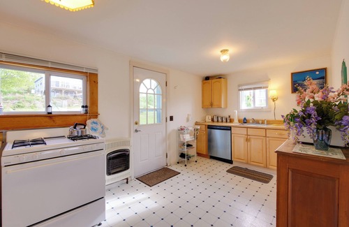 Marlboro Cottage | Waterfront Cottage - 17 Mi to Acadia Ntnl Pk!