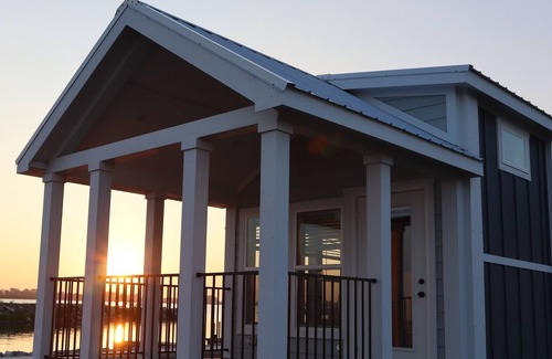 Sandusky Cottage | Waterfront Cottage #6 at Bayfront Resort in Sandusky