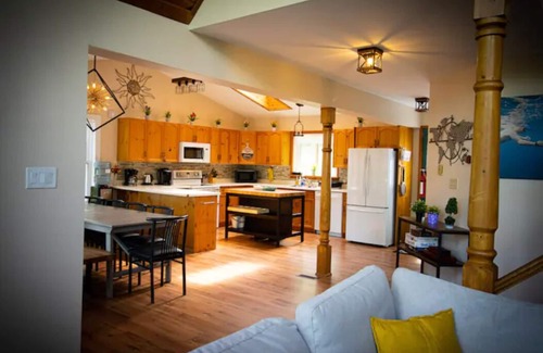 Bobcaygeon Cottage | Waterfront Cottage hottub 7BR Paradise Palace