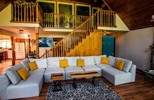 Bobcaygeon Cottage | Waterfront Cottage hottub 7BR Paradise Palace