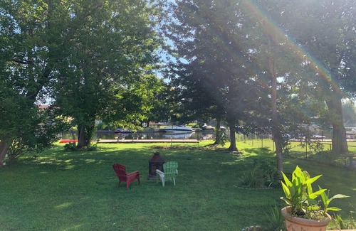 Lagoon City Cottage | Waterfront cottage in Lagoon City resort at Lake Simcoe access to private beach