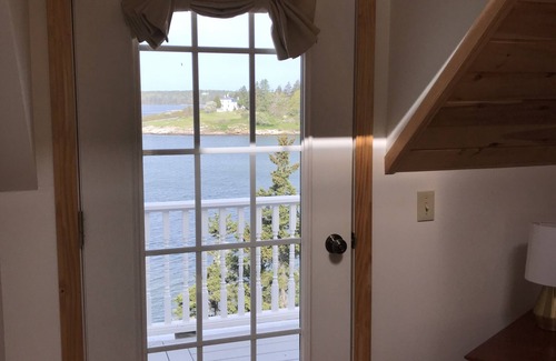 Georgetown Cottage | Waterfront Cottage, Stunning Master BDR with Balcony, 3 full baths, Scenic views