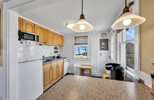 Wellfleet Cottage | Waterfront Cottage Steps to Private Beach! (2052)