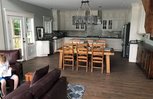 Cameron House | Waterfront Cottage on Keuka Lake – Your New York Wine Country Escape!