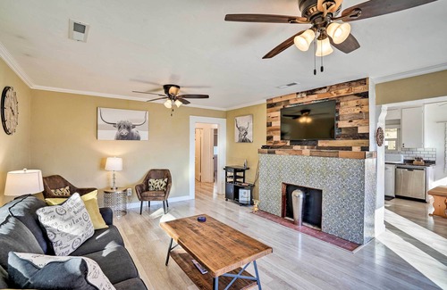 North Lakeport Cottage | Waterfront Cottage w/Private Pool & Lake View!