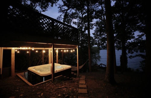 Burdett House | Waterfront Cottage with Hot Tub on Seneca Lake FLX Wine Trail