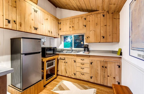 Langley Cottage | Waterfront Cottage with High-Speed WiFi, Ocean View, Private Deck, & Kitchenette