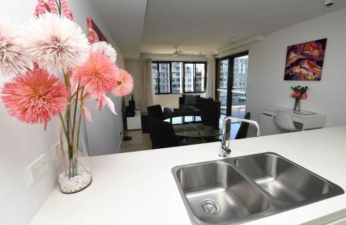 Darwin City Centre Apartment | WATERFRONT DARWIN TROPICAL DELIGHT