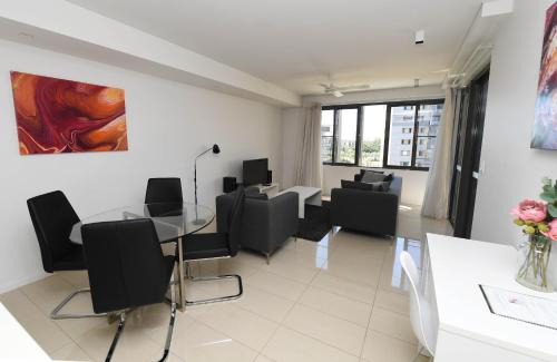 Darwin City Centre Apartment | WATERFRONT DARWIN TROPICAL DELIGHT