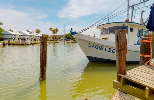 Clear Lake Shores House | Waterfront dog-friendly home with dock & fast WiFi - easy walk to shops & dining