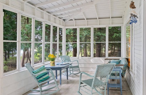 Idlewild Cottage | Waterfront, Dog Friendly home near Sherwood Point Lighthouse