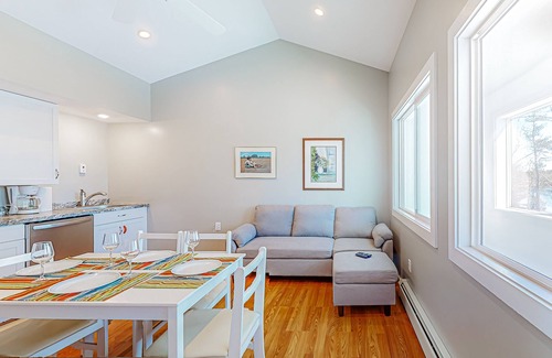 Waldoboro Apartment | Waterfront, dog-friendly suite with Broad Cove access, firepit & sunrise view