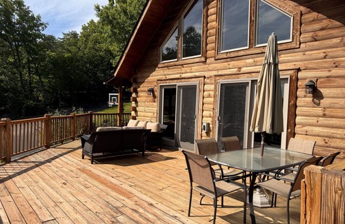 Goodview House | Waterfront dog-friendly home with private dock, paddleboards, kayaks, WiFi, AC