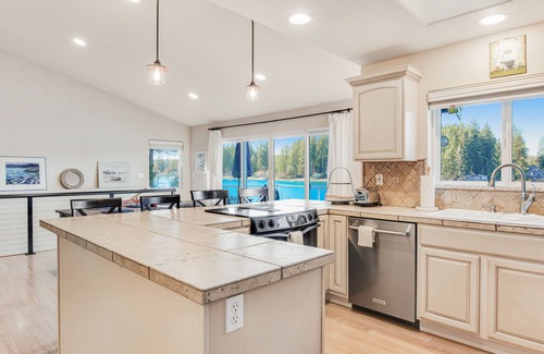 Allyn-Grapeview House | Waterfront, dog-friendly home with private beach, amazing deck & harbor view