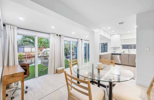 Melaleuca Gardens House | Waterfront Duplex Tropical Oasis