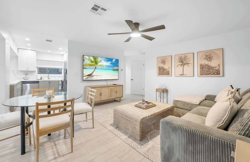 Melaleuca Gardens House | Waterfront Duplex Tropical Oasis