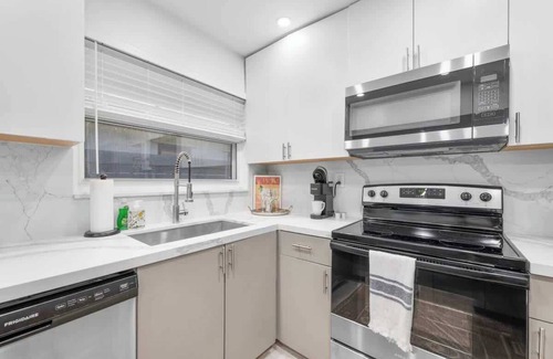 Melaleuca Gardens House | Waterfront Duplex Tropical Oasis