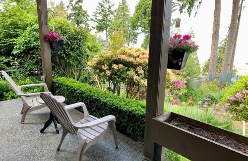 Regional District of Nanaimo Villa | Waterfront Eagle Nest
