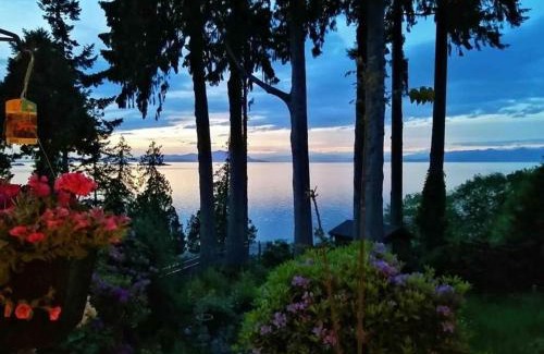 Regional District of Nanaimo Villa | Waterfront Eagle Nest