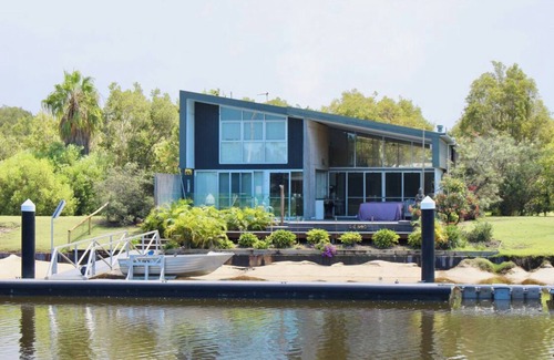 Gold Coast House | Waterfront Escape: The Shed on South Stradbroke Island