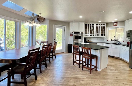 Orondo House | Waterfront Escape: Pet-Friendly, Hot Tub, Family Reunions, 10 Mins to Chelan Fun