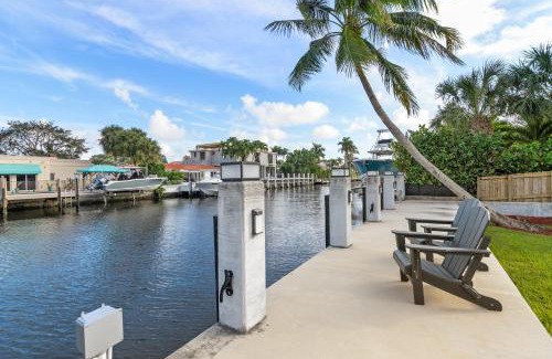 East Fort Lauderdale House | Waterfront Escape Walk to Las Olas PrivatePool BBQ