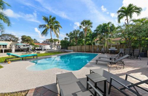 East Fort Lauderdale House | Waterfront Escape Walk to Las Olas PrivatePool BBQ