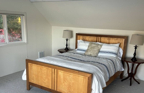 Union House | Waterfront family home w/ private beach, cozy woodstove, kayak. Dog-friendly!
