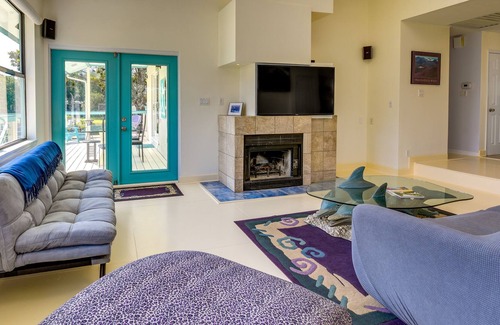 Fort Walton Beach House | Waterfront Fort Walton Beach Home w/ Kayaks & Deck