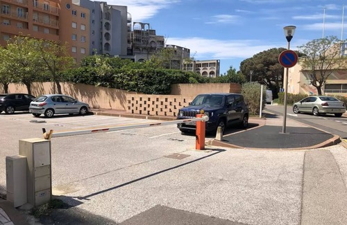 Canet-Plage Apartment | Waterfront apartment with private parking