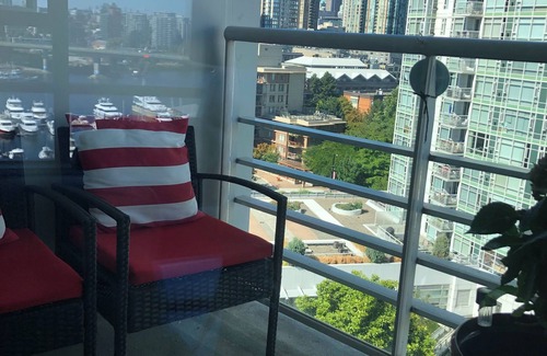 Yaletown Apartment | Waterfront Furnished 2 Bed/2 Bath Condo Yaletown Vancouver