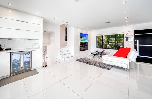 Pompano Isles House | Waterfront Gem+Heated Pool+Hot Tub! 1 Mile 2 Beach