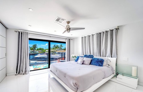 Pompano Isles House | Waterfront Gem+Heated Pool+Hot Tub! 1 Mile 2 Beach