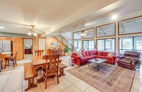 Eclectic House | Waterfront Gem on Lake Martin w/Kayaks & Dock!